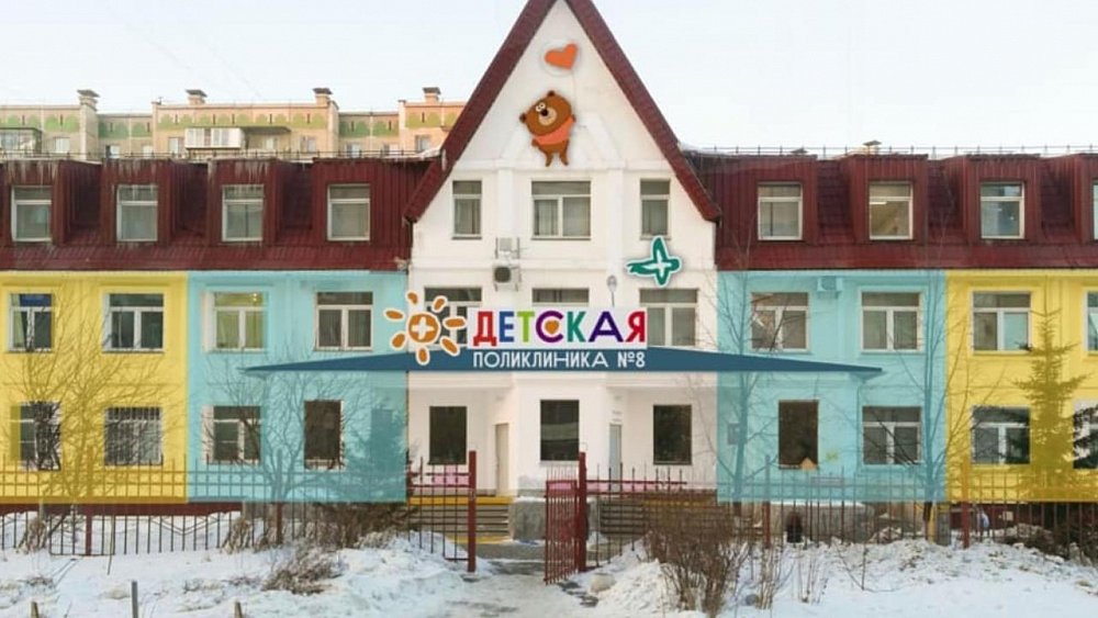 В челябинской поликлинике начали дистанционно оформлять справки для школы, лагеря и бассейна