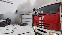 В Челябинске загорелся цех по переработке древесины