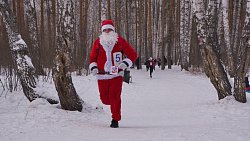 В Челябинске прошел забег Дедов Морозов