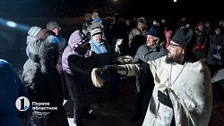 «Не вода, а огонь!» Челябинцы отметили Крещение купанием в проруби