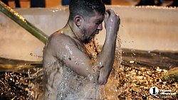 «Не вода, а огонь!» Челябинцы отметили Крещение купанием в проруби