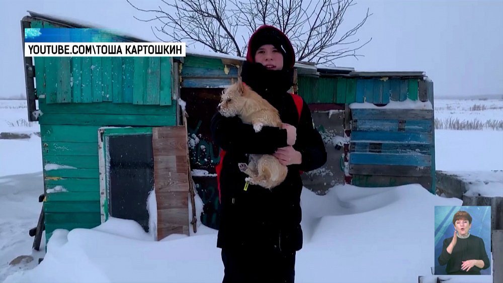 Школьник построил дом и снимает его для Youtube