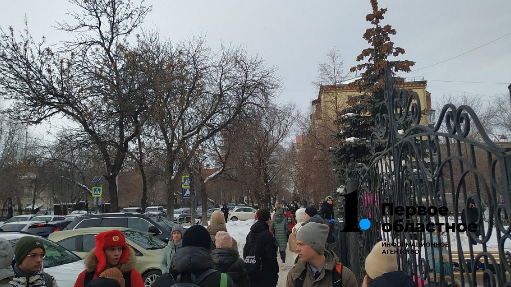 Волна сообщений о минировании школ прошла по всей России