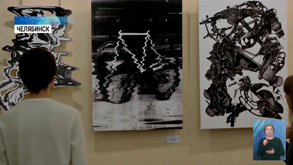 В камерном театре открылась выставка коллажей