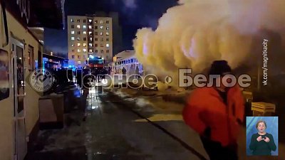 В Магнитогорске загорелись торговые ряды