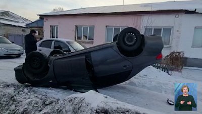 В Троицке перевернулась иномарка