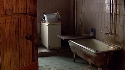 В центре Челябинска разваливается жилой трехэтажный дом