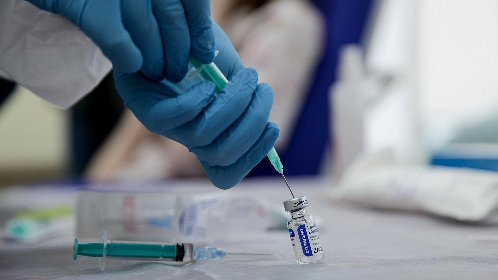 Челябинская область получила первую партию вакцины от коронавируса для подростков