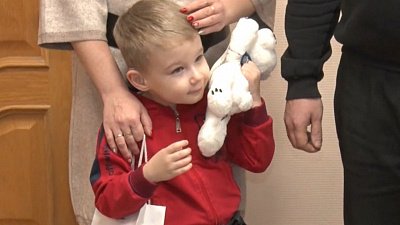 Ребенок из Златоуста смог услышать мамин голос благодаря слуховым аппаратам