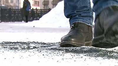 Как передвигаться в гололед и не получить травму