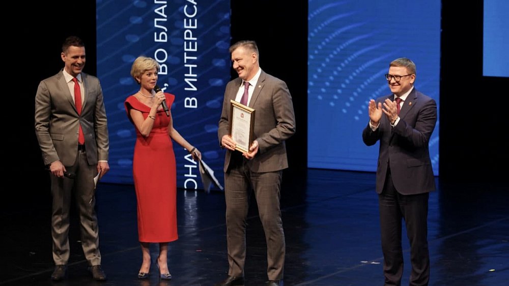 Алексей Текслер наградил сотрудников и партнеров торгово-промышленной палаты 