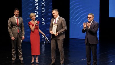 Алексей Текслер наградил сотрудников и партнеров торгово-промышленной палаты 