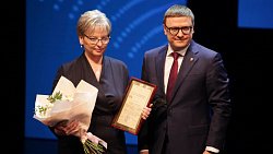 Алексей Текслер наградил сотрудников и партнеров торгово-промышленной палаты 