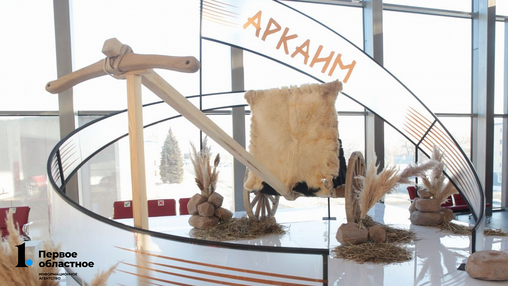 В зале челябинского аэропорта установили копию самой древней в мире колесницы