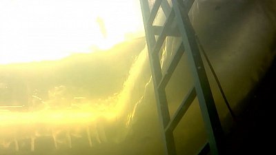 Челябинские водолазы показали, что видит человек, нырнувший под лед