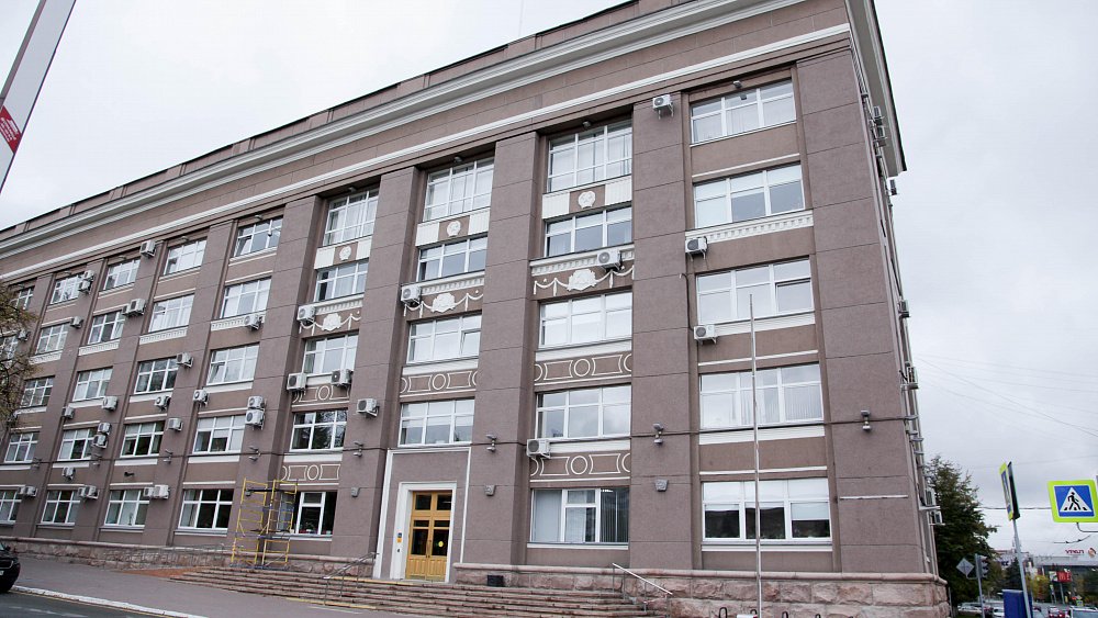 Мэрия Челябинска отремонтирует крышу за 8 млн рублей