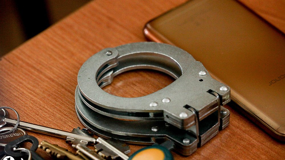 В Челябинске за взятки задержали сотрудников ГИБДД