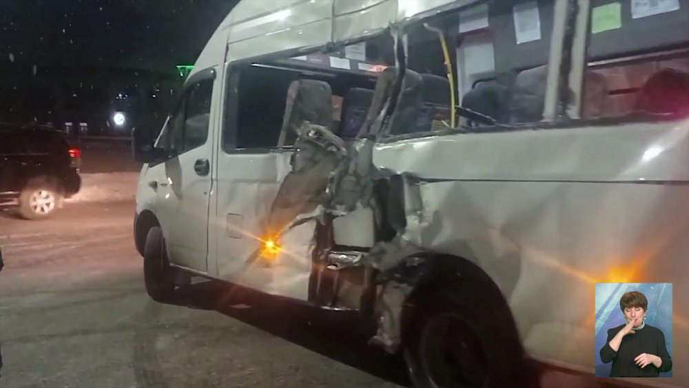 Трамвай влетел в маршрутку с пассажирами