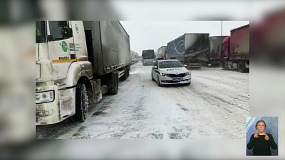 Полицейские помогли спортсменам на трассе