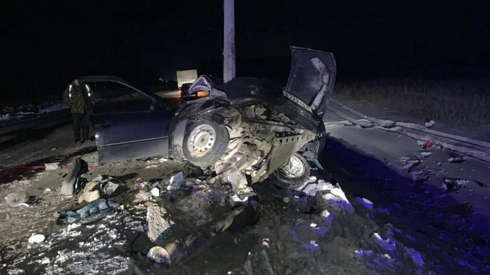 Сотрудники МЧС спасли зажатого в собственном автомобиле южноуральца