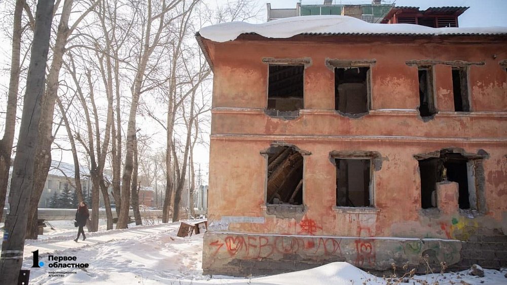 Снос дома с рухнувшей стеной на Кронштадтской затягивается из‑за судов с жильцами