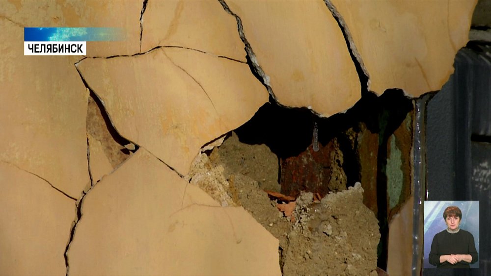 В аварийном общежитии проводят проверку