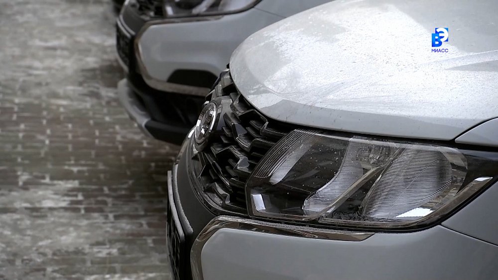 Больницам передали новые автомобили неотложной помощи