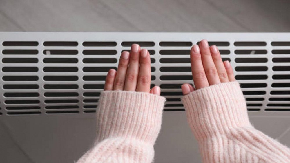 Жители многоэтажки в Челябинске неделю замерзают без отопления и горячей воды