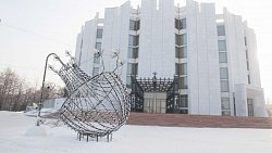 На фасаде Театра драмы в Челябинске — новые чугунные барельефы