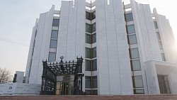 На фасаде Театра драмы в Челябинске — новые чугунные барельефы