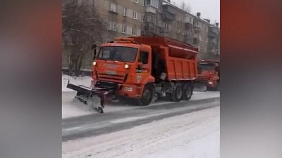 На Южном Урале вновь началась борьба со снегом: видео с дорог региона