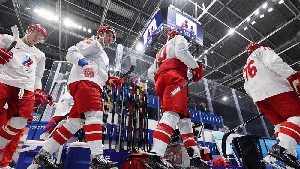 Хоккеисты сборной России уступили Чехии, но вышли в плей-офф олимпийского турнира в Пекине