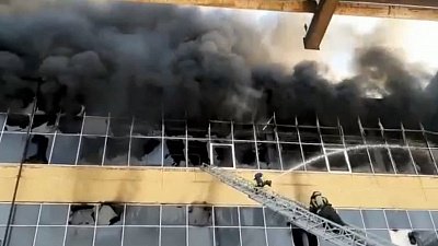 Пожар на лакокрасочном заводе в Челябинске попал на видео