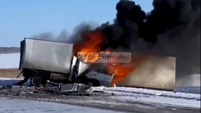 Две ГАЗели загорелись на трассе в Челябинской области