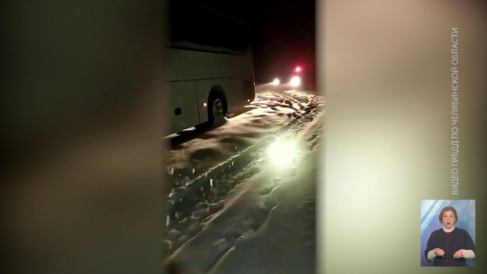 Автобус с пассажирами ночью застрял на трассе
