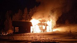 На базе в Челябинской области сгорел гостевой дом