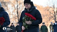 Алексей Текслер возложил цветы к мемориалу «Доблестным сынам Отечества»