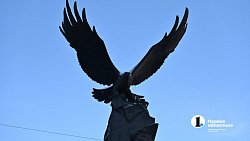 Алексей Текслер возложил цветы к мемориалу «Доблестным сынам Отечества»