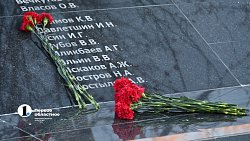 Алексей Текслер возложил цветы к мемориалу «Доблестным сынам Отечества»