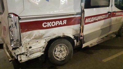 В Челябинске автомобиль «скорой помощи» попал в массовое ДТП