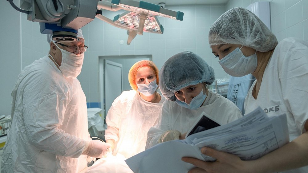 Челябинские хирурги избавили школьницу из Вологодской области от опухоли на глазу