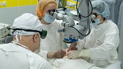 Челябинские хирурги избавили школьницу из Вологодской области от опухоли на глазу