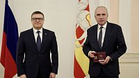 Алексей Текслер вручил южноуральцам государственные и региональные награды