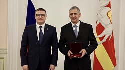 Алексей Текслер вручил южноуральцам государственные и региональные награды