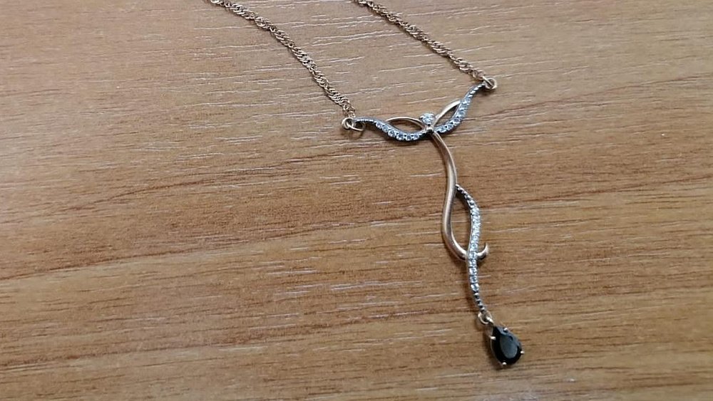 В Челябинске мужчина пойдет под суд за кражу сумочки с украшениями в самолете