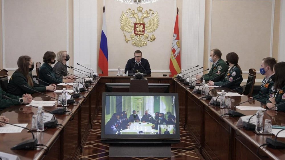 Алексей Текслер встретился с бойцами южноуральских студотрядов