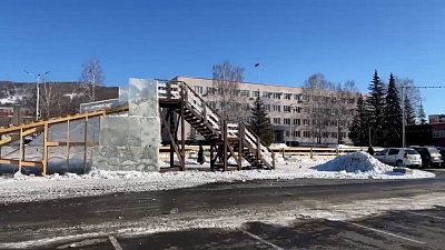 В Миассе демонтируют ледовый городок