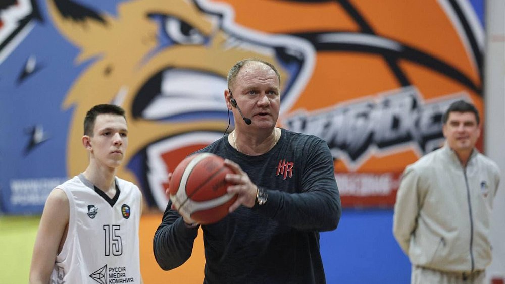 Легенда отечественного баскетбола дал мастер-класс для челябинских игроков