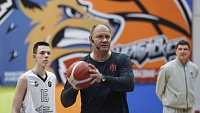 Легенда отечественного баскетбола дал мастер-класс для челябинских игроков
