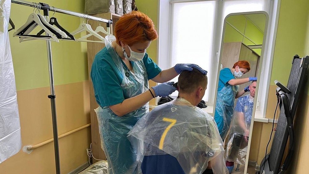 В Челябинске откроют парикмахерскую для бездомных людей